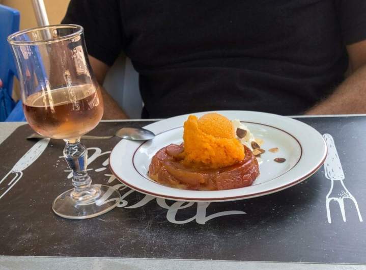 Tarte tatin et boule de glace Vic-la-Gardiole