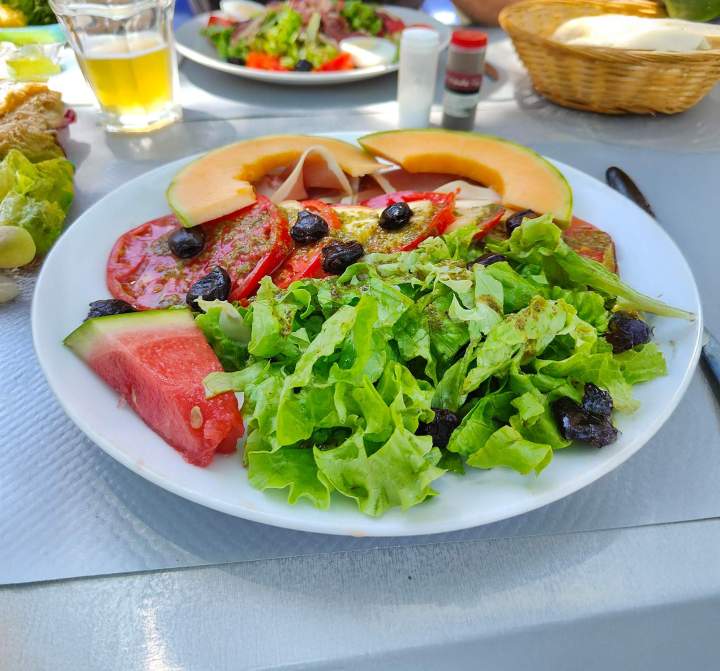 Filet de merlu frais aïoli et frites maison Vic-la-Gardiole